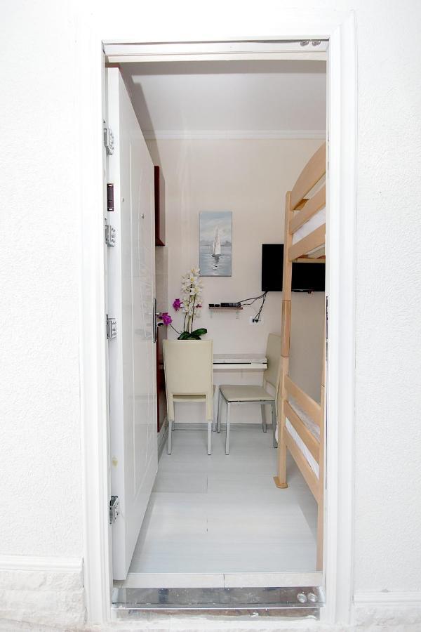 Studio Apartman Sveti Stefan Apartment Bagian luar foto