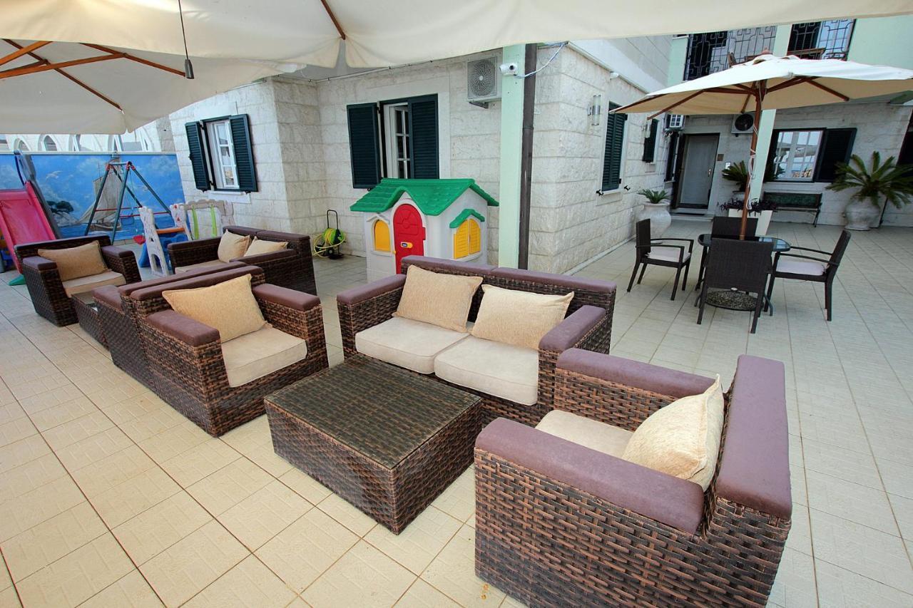 Studio Apartman Sveti Stefan Apartment Bagian luar foto