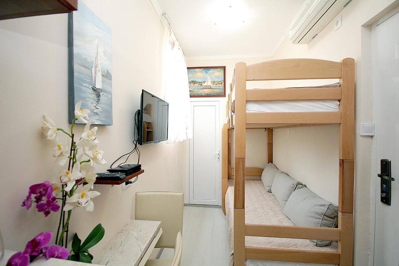 Studio Apartman Sveti Stefan Apartment Bagian luar foto